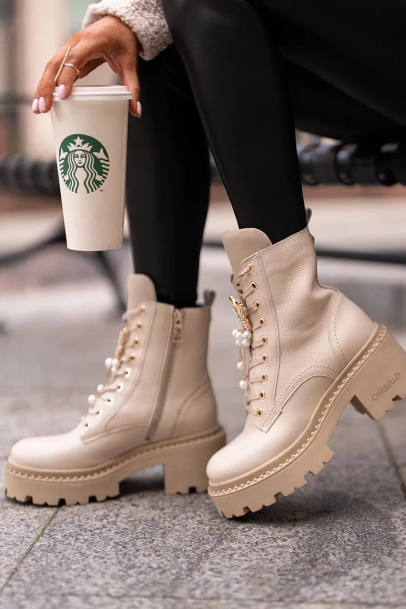 Botki Ocieplane|Damskie Trapery>CheBello Skórzane Botki Workery Damskie Z Motylem Beżowe 4590