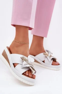 Discount Artiker Skórzane Klapki Damskie Na Koturnie Z Ozdobnym Kwiatem 52C0537 Białe Biały