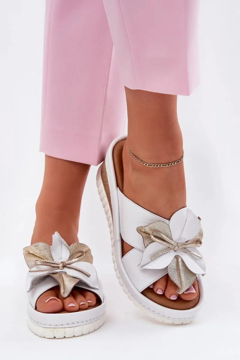 Discount Artiker Skórzane Klapki Damskie Na Koturnie Z Ozdobnym Kwiatem 52C0537 Białe Biały