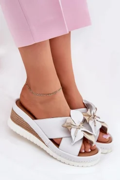 Discount Artiker Skórzane Klapki Damskie Na Koturnie Z Ozdobnym Kwiatem 52C0537 Białe Biały