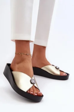 New Skórzane Klapki Damskie Z Ozdobą Złote S.Barski KV27-027 Damskie Klapki Na Koturnie|Klapki Damskie Klasyczne