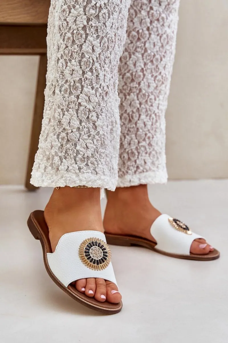 Sale Skórzane Klapki Z Ozdobą Na Płaskim Obcasie Lewski 3047/O Białe Damskie Klapki Damskie Klasyczne