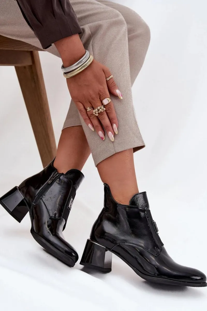 Hot Zazoo Skórzane Lakierowane Botki Na Klocku Z Ozdobnym Detalem Ocieplane 60560 Czarne Czarny