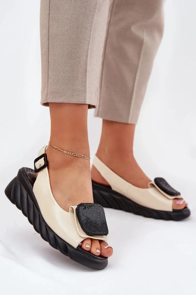 Sandały Na Koturnie>Artiker Skórzane Lakierowane Sandały Damskie Na Koturnie z Ozdobą 56C1567 Beżowe Beżowy