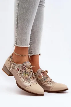 Półbuty Skórzane></noscript>Maciejka Skórzane Półbuty Damskie Ze Zdobioną Cholewką 06408-04 Beżowe