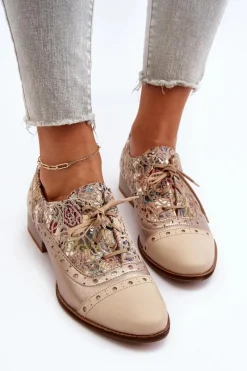 Półbuty Skórzane></noscript>Maciejka Skórzane Półbuty Damskie Ze Zdobioną Cholewką 06408-04 Beżowe