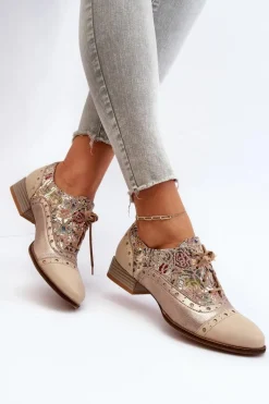 Półbuty Skórzane></noscript>Maciejka Skórzane Półbuty Damskie Ze Zdobioną Cholewką 06408-04 Beżowe