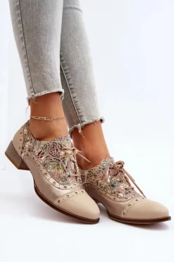 Półbuty Skórzane></noscript>Maciejka Skórzane Półbuty Damskie Ze Zdobioną Cholewką 06408-04 Beżowe