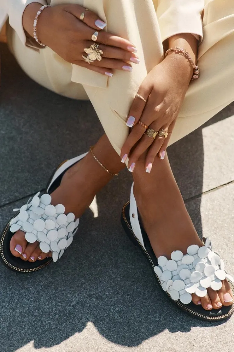 Hot Zazoo Skórzane Sandały Na Płaskim Obcasie 40425 Białe Biały