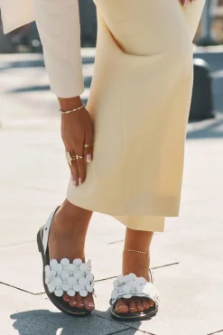 Hot Zazoo Skórzane Sandały Na Płaskim Obcasie 40425 Białe Biały