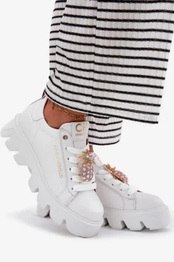 CheBello Skórzane Sneakersy Z Ozdobną Broszką Ananas 4651 Białe