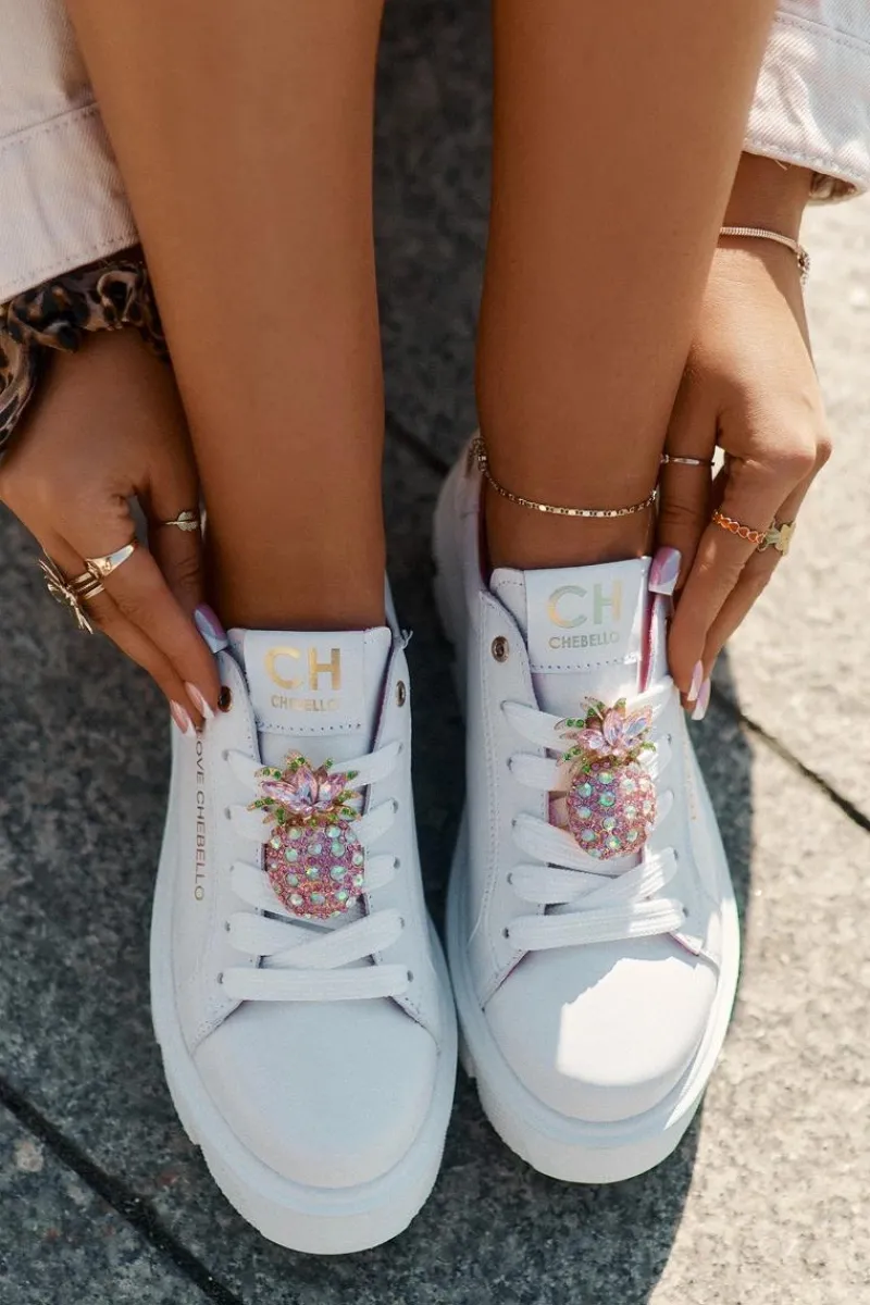 CheBello Skórzane Sneakersy Z Ozdobną Broszką Ananas 4651 Białe