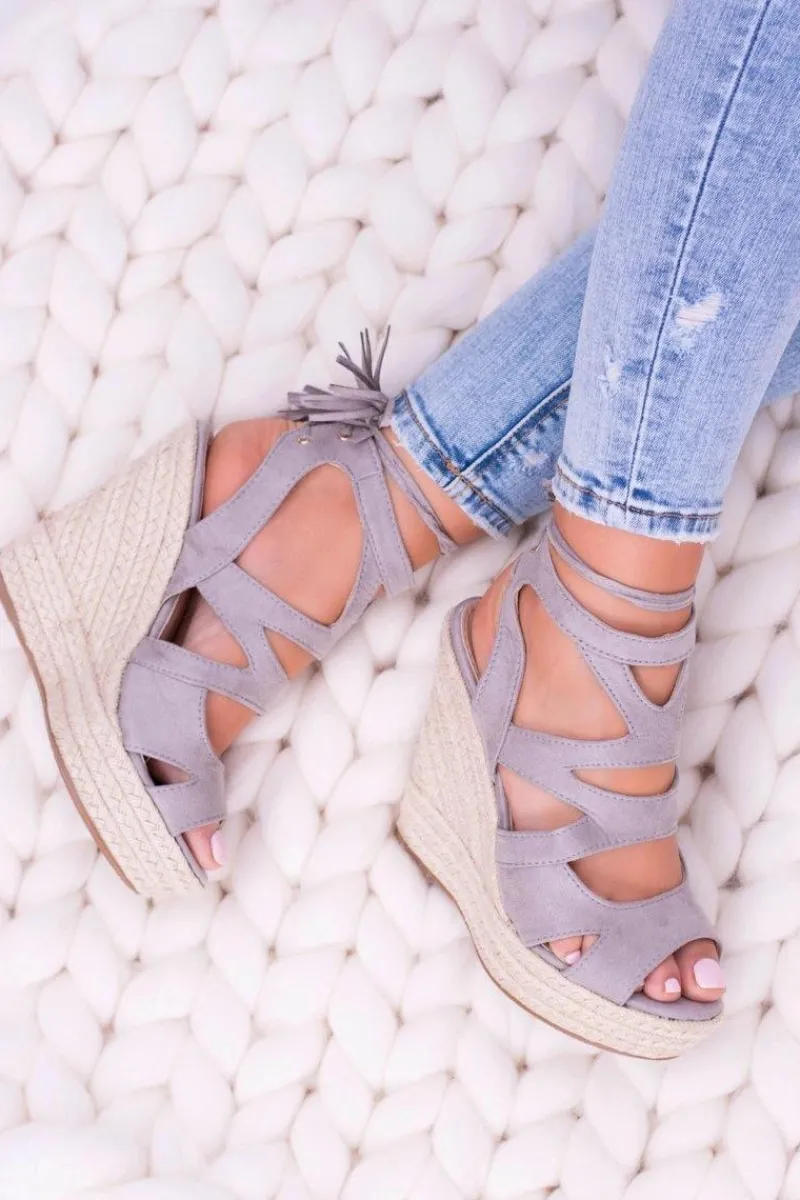 Hot Boto Szare Zamszowe Sandały Na Koturnie Nowelio