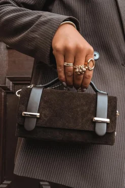 Outlet Torebka Z Naturalnego Zamszu Z Łańcuszkiem Czekoladowa Nivra Torebki Kuferki