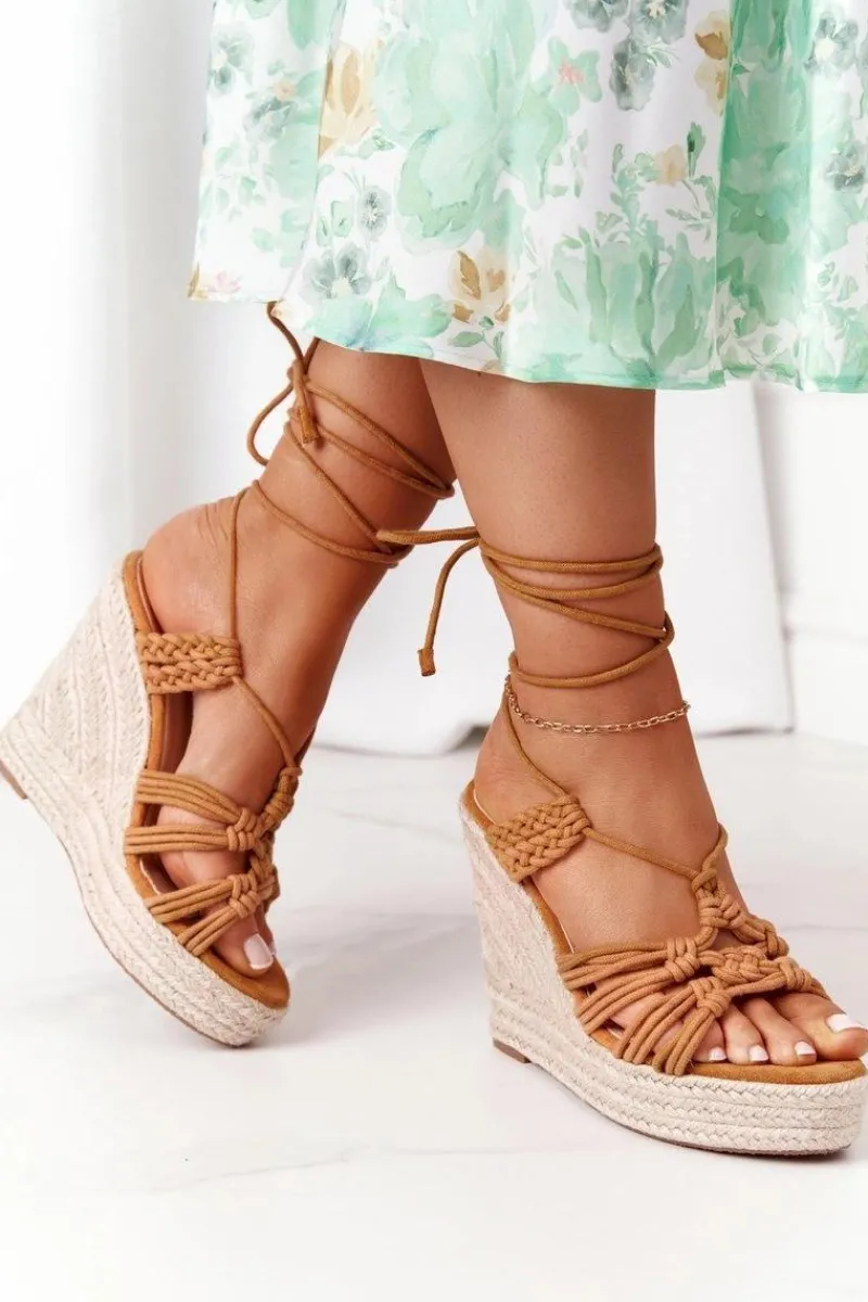 Discount Boto Wiązane Sandały Na Koturnie Z Plecionką Camel Run The World