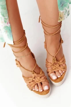 Discount Boto Wiązane Sandały Na Koturnie Z Plecionką Camel Run The World