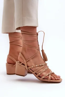 Discount Wiązane Sandały Na Niskim Obcasie Ozdobione Ćwiekami Camel Chrisele Damskie Sandały Na Obcasie