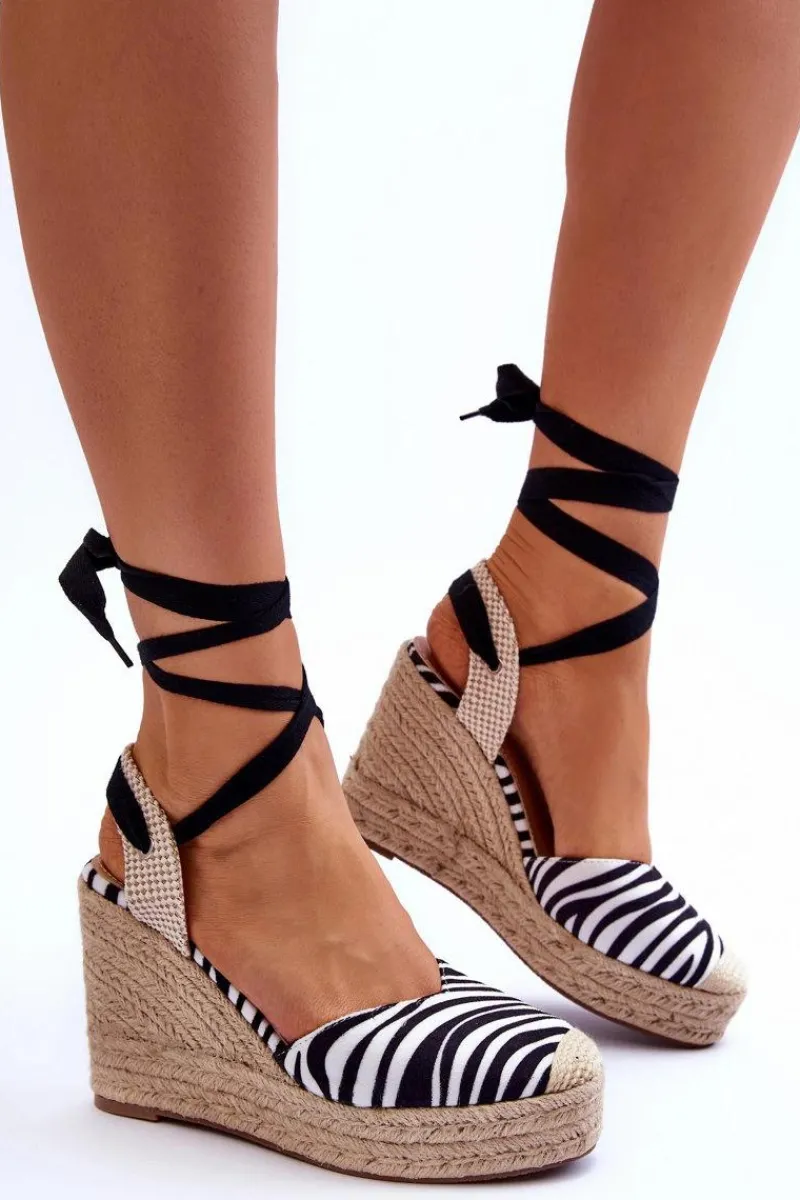 Hot Boto Wiązane Sandały Na Wysokim Koturnie Czarno-Białe Lendy