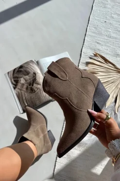 Clearance Boto Wsuwane Botki Kowbojki Damskie Z Naturalnego Zamszu Beżowe Beretta Beżowy