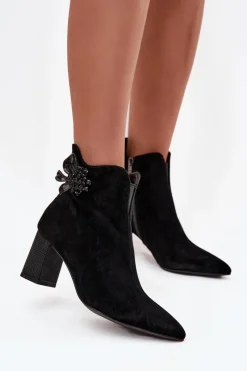 Botki Ocieplane|Botki Skórzane>D&A Zamszowe Botki Damskie Na Słupku Z Ozdobą CR52-686 Czarne