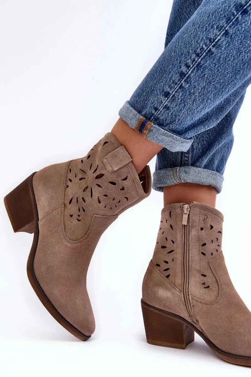 Outlet Damskie buty S.Barski Zamszowe Botki Kowbojki Ażurowe D&A SN622-20 Ciemnobeżowe