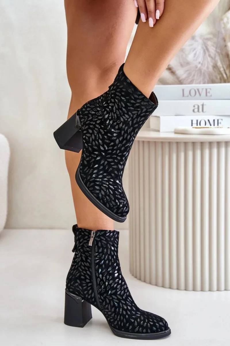 Botki Ocieplane|Botki Na Słupku>Damskie buty S.Barski Zamszowe Botki Na Słupku Z Ozdobnym Tłoczeniem D&A CR42-192 Czarne