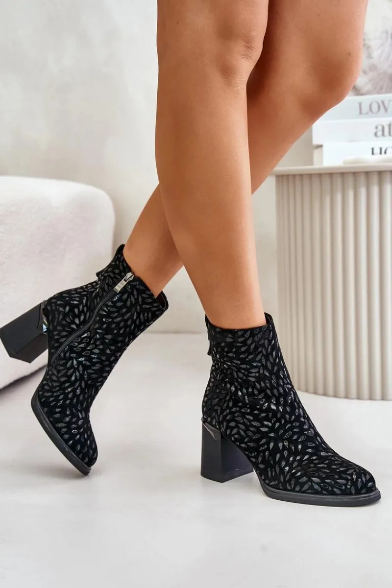 Botki Ocieplane|Botki Na Słupku>Damskie buty S.Barski Zamszowe Botki Na Słupku Z Ozdobnym Tłoczeniem D&A CR42-192 Czarne