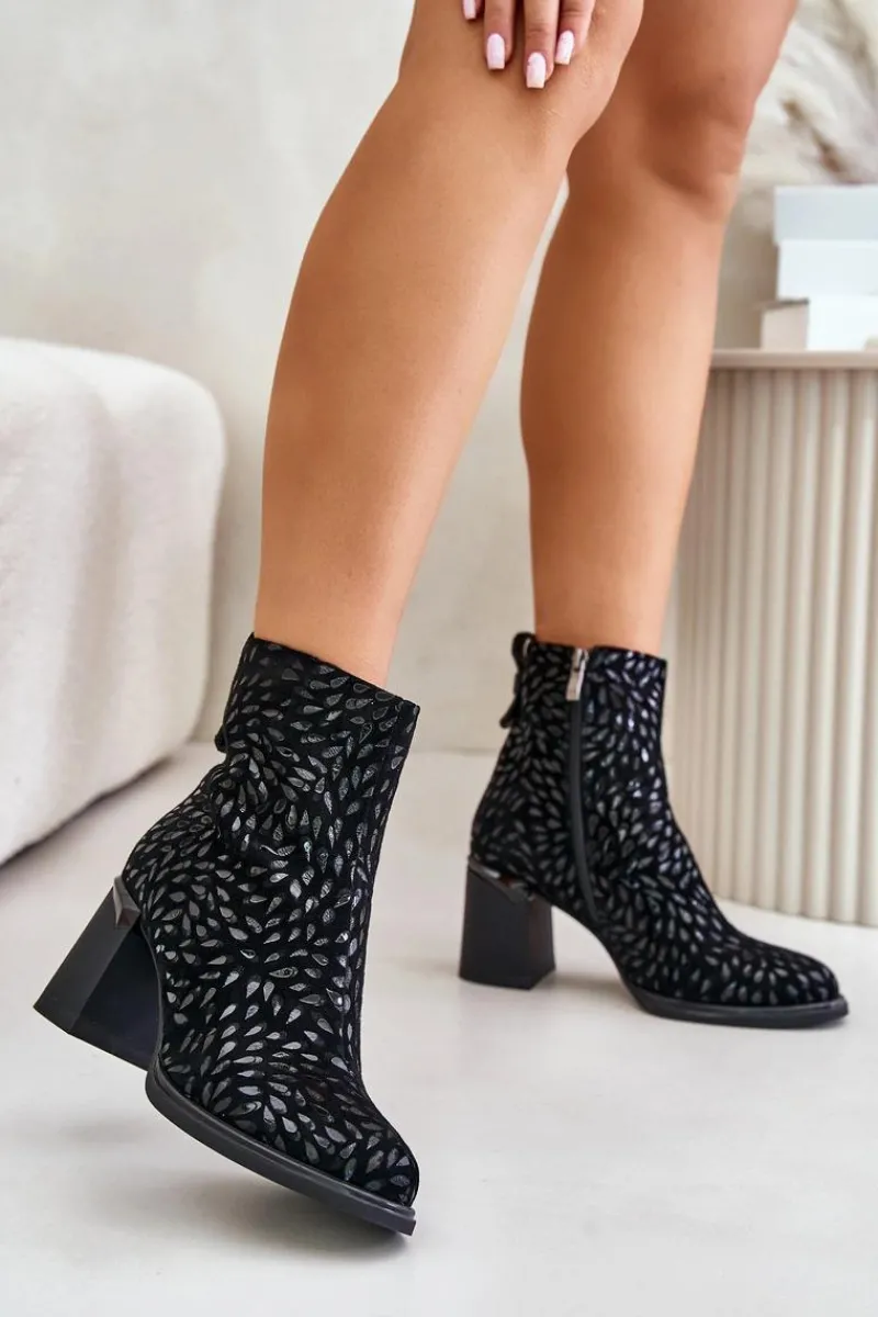 Botki Ocieplane|Botki Na Słupku>Damskie buty S.Barski Zamszowe Botki Na Słupku Z Ozdobnym Tłoczeniem D&A CR42-192 Czarne