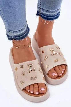 Online Zamszowe Klapki Damskie Z Przypinkami Vinceza 66741 Beżowe Damskie Klapki Na Platformie|Klapki Damskie Klasyczne
