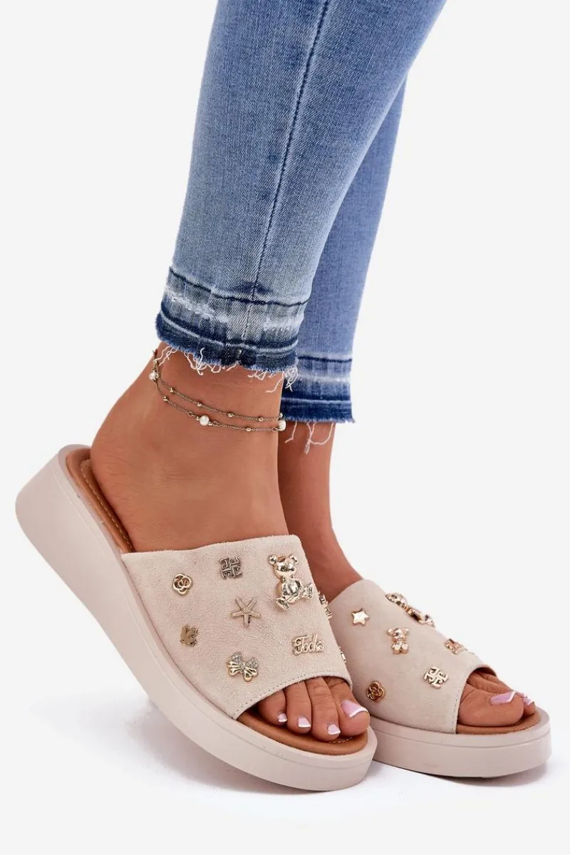 Online Zamszowe Klapki Damskie Z Przypinkami Vinceza 66741 Beżowe Damskie Klapki Na Platformie|Klapki Damskie Klasyczne