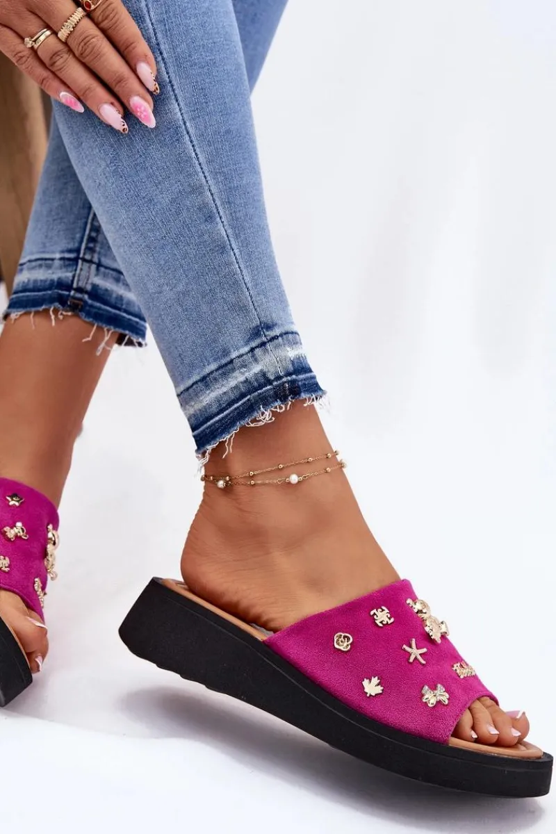 Klapki Na Platformie|Klapki Damskie Klasyczne>Buty damskie Vinceza Zamszowe Klapki Damskie Z Przypinkami Vinceza 66741 Fuksja Różowy