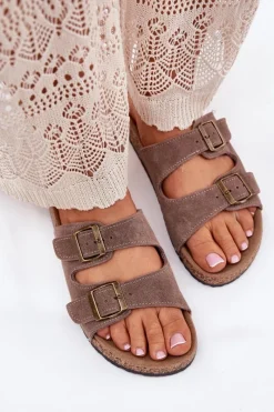 Online Boto Zamszowe Klapki Na Korkowej Podeszwie Z Klamrami Ciemnobeżowe Tavira