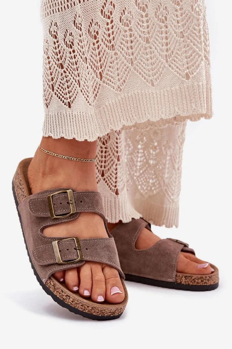 Online Boto Zamszowe Klapki Na Korkowej Podeszwie Z Klamrami Ciemnobeżowe Tavira