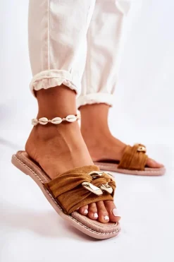 New Boto Zamszowe Klapki Z Ozdobnym Łańcuchem Camel Louie