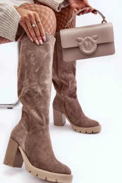 Kozaki Wiosenne|Kozaki Przed Kolano>Boto Zamszowe Kozaki Damskie Na Słupku Ciemnobeżowe Lewski 3371