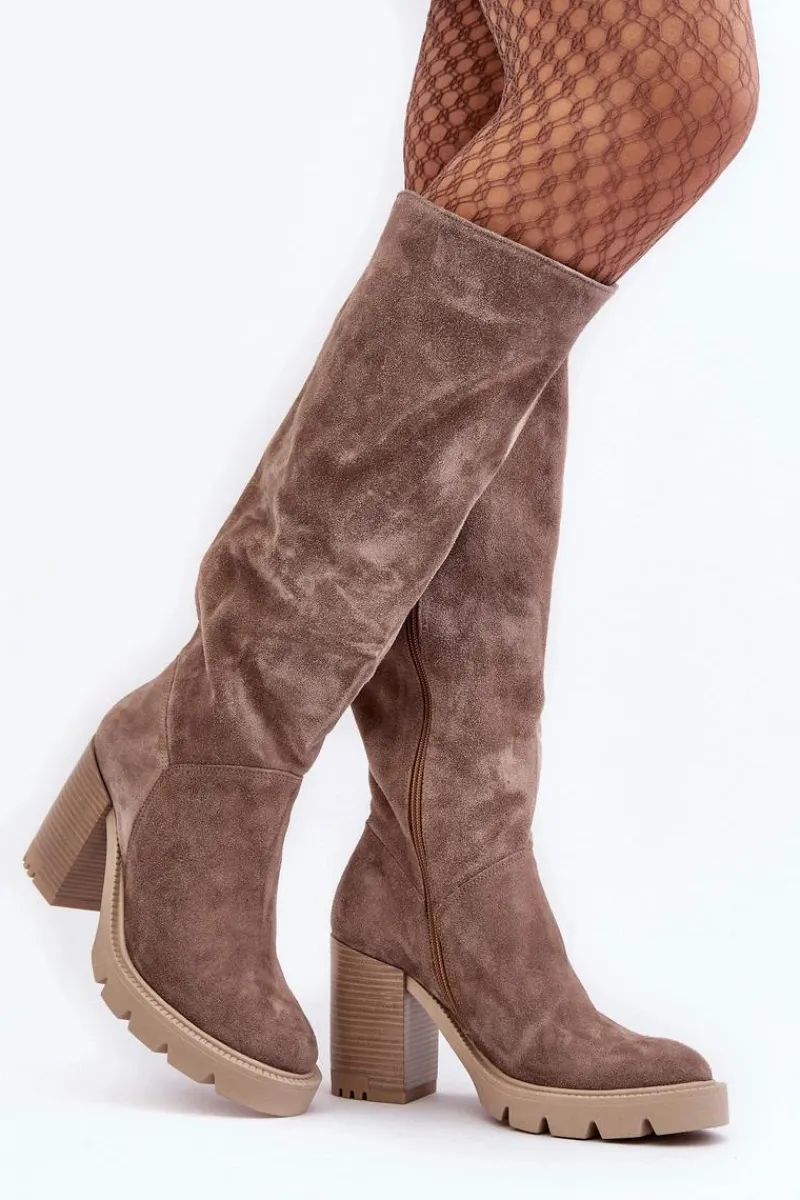 Kozaki Wiosenne|Kozaki Przed Kolano>Boto Zamszowe Kozaki Damskie Na Słupku Ciemnobeżowe Lewski 3371