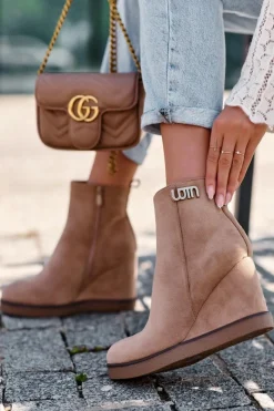 Online Boto Zamszowe Ocieplane Botki Na Koturnie Z Ozdobą Beżowe Vere Beżowy