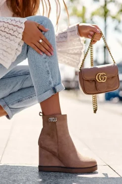 Online Boto Zamszowe Ocieplane Botki Na Koturnie Z Ozdobą Beżowe Vere Beżowy