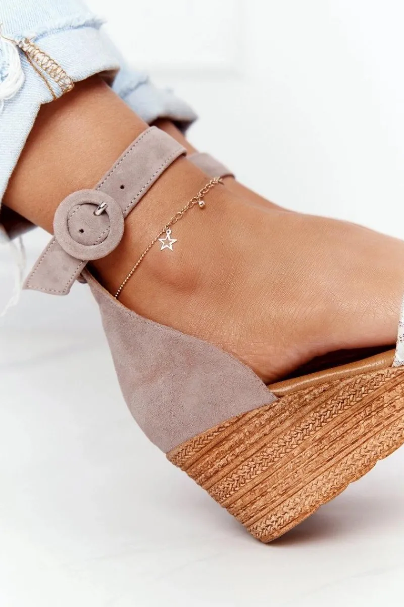 Online Maciejka Zamszowe Sandały Na Koturnie 04565-04 Beżowo-Złote