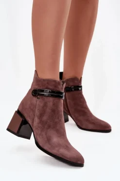 Botki Ocieplane|Botki Skórzane>D&A Zamszowe Skórzane Botki Damskie Na Słupku Z Ozdobnym Paskiem Ocieplane CR52-650 Brązowe