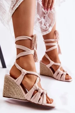 Discount Zamszowe Wiązane Sandały Na Koturnie Jasnobeżowe Flavia Damskie Sandały Na Koturnie