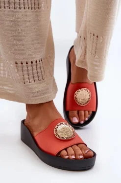 Klapki Na Koturnie|Klapki Na Platformie></noscript>Zazoo 2920 Skórzane Klapki Damskie Na Koturnie Ze Złotym Detalem Pomarańczowe