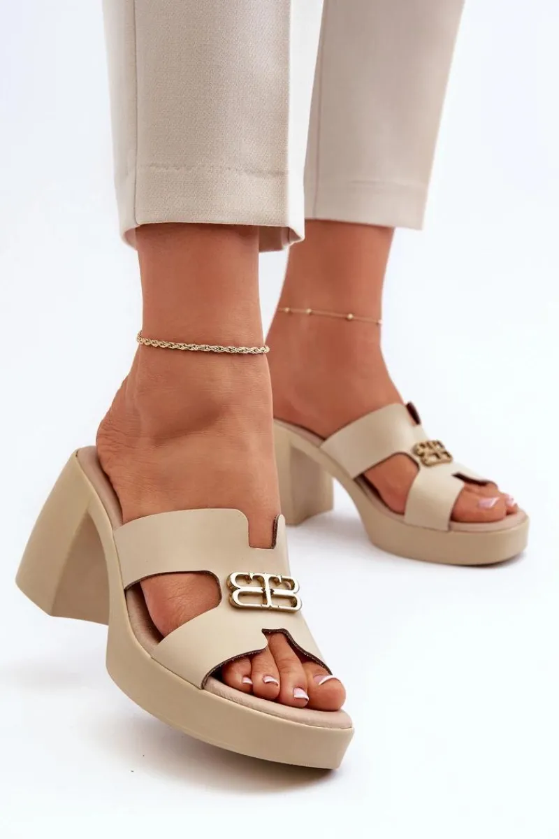 Klapki Na Obcasie|Klapki Damskie Klasyczne>Zazoo 40419 Skórzane Klapki Damskie Z Wycięciami I Ozdobą Beżowe