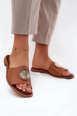 Discount Zazoo 2938 Skórzane Klapki Na Płaskim Obcasie Z Ozdobą Camel Brązowy