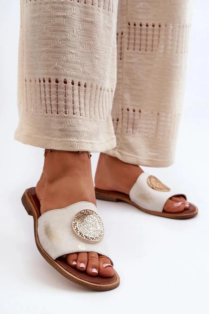 Klapki Damskie Klasyczne>Zazoo 2938 Skórzane Klapki Na Płaskim Obcasie Z Ozdobą Złote Przecierane