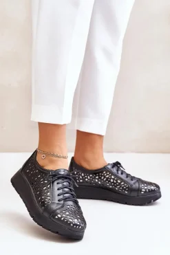 Półbuty Skórzane></noscript>Zazoo 2973 Skórzane Półbuty Na Platformie Z Ażurowym Wzorem Czarne Czarny